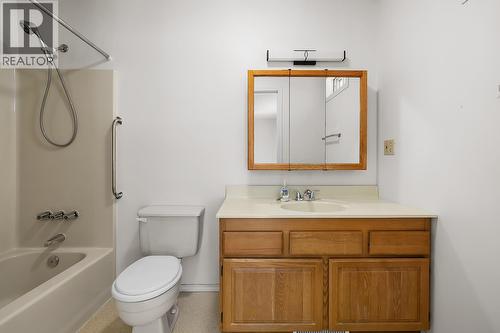 329 6Th Ave S Avenue, Creston, BC - Indoor Photo Showing Bathroom
