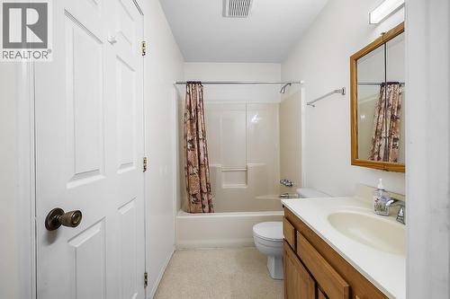 329 6Th Ave S Avenue, Creston, BC - Indoor Photo Showing Bathroom