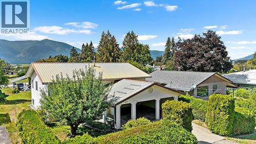 329 6Th Ave S Avenue, Creston, BC - Outdoor