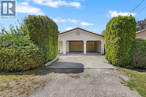 329 6Th Ave S Avenue, Creston, BC - Outdoor