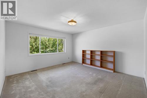 329 6Th Ave S Avenue, Creston, BC - Indoor Photo Showing Other Room
