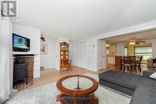 5 Pineview Court, New Tecumseth, ON - Indoor Photo Showing Living Room With Fireplace