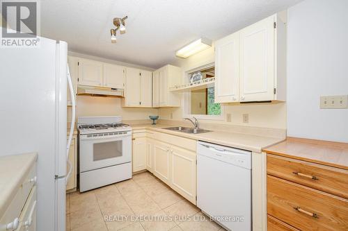5 Pineview Court, New Tecumseth, ON - Indoor Photo Showing Kitchen With Double Sink