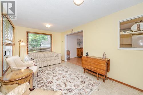 5 Pineview Court, New Tecumseth, ON - Indoor Photo Showing Living Room
