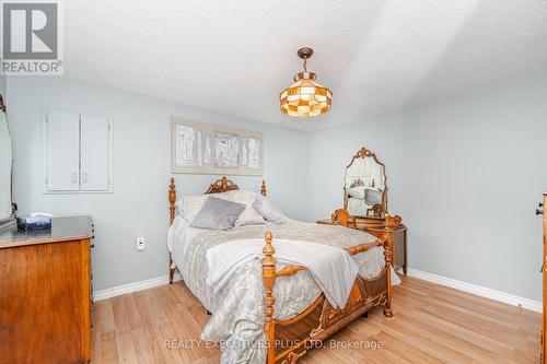 5 Pineview Court, New Tecumseth, ON - Indoor Photo Showing Bedroom