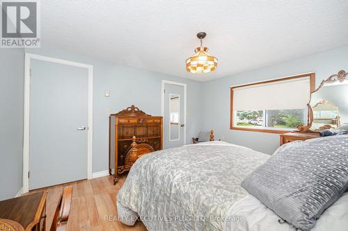 5 Pineview Court, New Tecumseth, ON - Indoor Photo Showing Bedroom