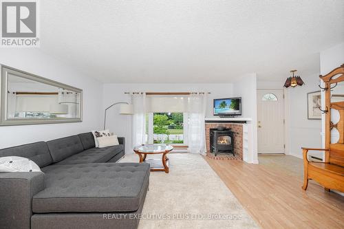 5 Pineview Court, New Tecumseth, ON - Indoor Photo Showing Living Room With Fireplace