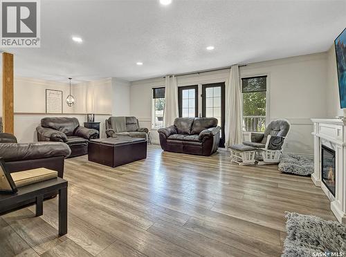 1311 Jubilee Drive, Swift Current, SK - Indoor Photo Showing Living Room