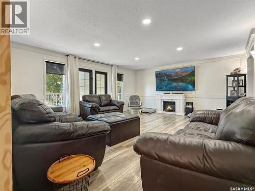 1311 Jubilee Drive, Swift Current, SK - Indoor Photo Showing Living Room