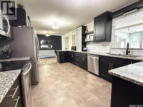 1311 Jubilee Drive, Swift Current, SK - Indoor Photo Showing Kitchen With Stainless Steel Kitchen With Upgraded Kitchen