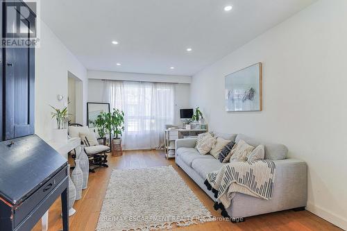 54 - 5475 Lakeshore Road, Burlington, ON - Indoor Photo Showing Living Room