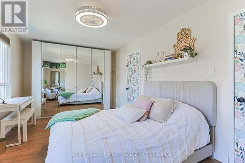 54 - 5475 Lakeshore Road, Burlington, ON - Indoor Photo Showing Bedroom