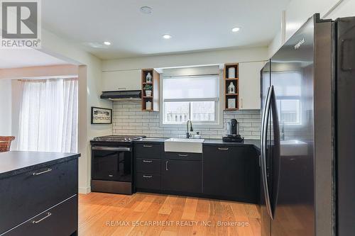54 - 5475 Lakeshore Road, Burlington, ON - Indoor Photo Showing Kitchen With Upgraded Kitchen