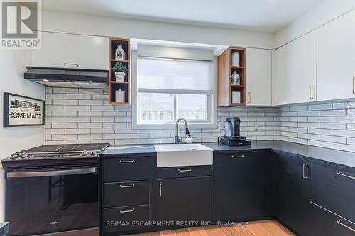 54 - 5475 Lakeshore Road, Burlington, ON - Indoor Photo Showing Kitchen With Upgraded Kitchen