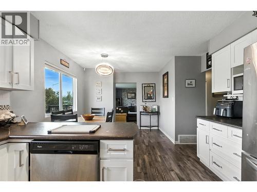 2590 Tranquille Road, Kamloops, BC - Indoor Photo Showing Kitchen