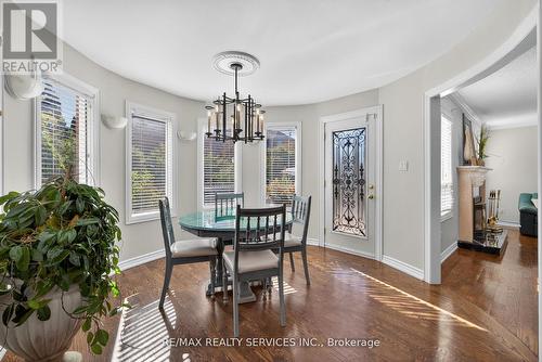 124 Royal Valley Drive, Caledon, ON - Indoor Photo Showing Dining Room