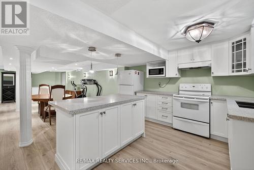124 Royal Valley Drive, Caledon, ON - Indoor Photo Showing Kitchen