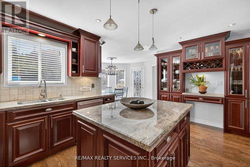 124 Royal Valley Drive, Caledon, ON - Indoor Photo Showing Kitchen With Double Sink