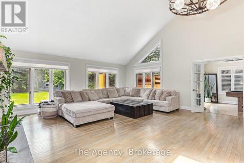 136 Grand Cypress Lane, Blue Mountains, ON - Indoor Photo Showing Living Room