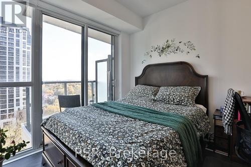 909 - 11 Lillian Street, Toronto, ON - Indoor Photo Showing Bedroom