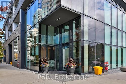 909 - 11 Lillian Street, Toronto, ON - Outdoor With Exterior