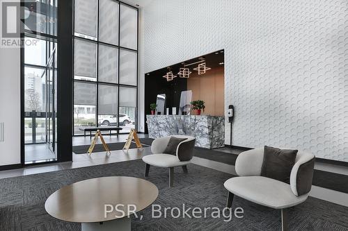 909 - 11 Lillian Street, Toronto, ON - Indoor