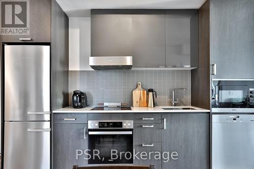 909 - 11 Lillian Street, Toronto, ON - Indoor Photo Showing Kitchen With Stainless Steel Kitchen With Upgraded Kitchen