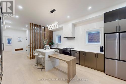 16 Mulberry Crescent, Toronto, ON - Indoor Photo Showing Kitchen With Upgraded Kitchen