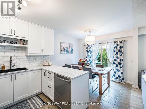 278 Southbrook Drive, Hamilton, ON - Indoor Photo Showing Kitchen With Upgraded Kitchen