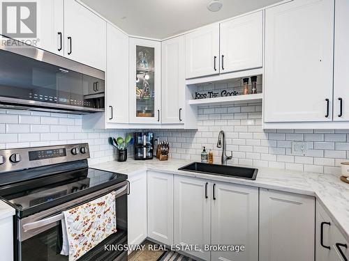 278 Southbrook Drive, Hamilton, ON - Indoor Photo Showing Kitchen With Upgraded Kitchen