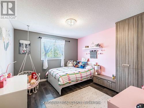 278 Southbrook Drive, Hamilton, ON - Indoor Photo Showing Bedroom