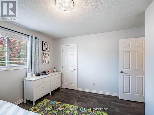 278 Southbrook Drive, Hamilton, ON - Indoor Photo Showing Bedroom