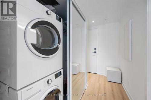 606 - 319 Jarvis Street, Toronto, ON - Indoor Photo Showing Laundry Room