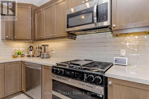 8961 Emily Boulevard, Niagara Falls, ON - Indoor Photo Showing Kitchen With Upgraded Kitchen