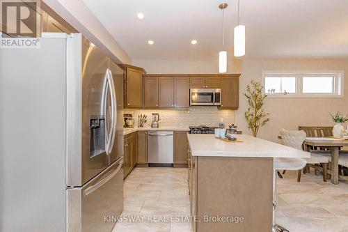8961 Emily Boulevard, Niagara Falls, ON - Indoor Photo Showing Kitchen With Upgraded Kitchen