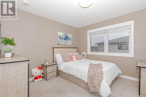 8961 Emily Boulevard, Niagara Falls, ON - Indoor Photo Showing Bedroom