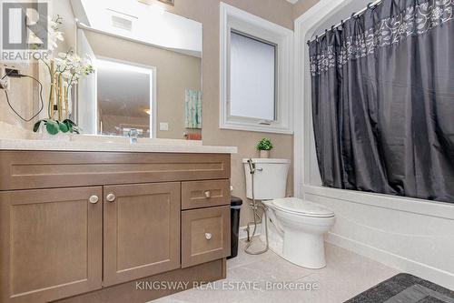 8961 Emily Boulevard, Niagara Falls, ON - Indoor Photo Showing Bathroom