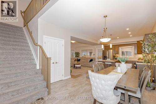 8961 Emily Boulevard, Niagara Falls, ON - Indoor Photo Showing Dining Room