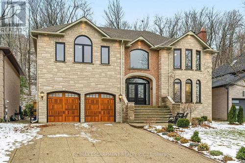82 MAPLE DRIVE  Hamilton, ON L8G 3C2