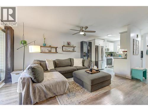315 Primrose Road Unit# 205, Kelowna, BC - Indoor Photo Showing Living Room
