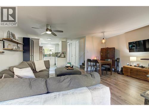 315 Primrose Road Unit# 205, Kelowna, BC - Indoor Photo Showing Living Room