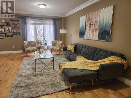 388 Thomas Slee Drive, Kitchener, ON - Indoor Photo Showing Living Room