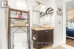 large semi ensuite bathroom w/soaker tub - 