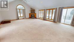 Living room with propane fireplace - 