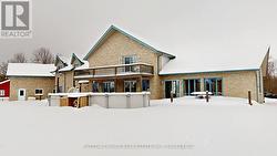 A/G pool, patio & deck with multiple access points - 