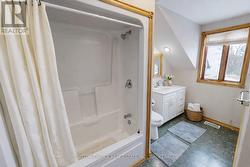 Main 4 pc bath - Virtually staged and AI enhanced - 