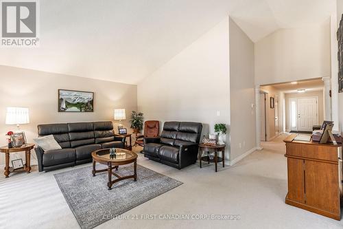 18 - 20 Windemere Place, St. Thomas, ON - Indoor Photo Showing Living Room