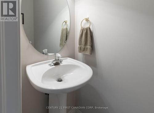 18 - 20 Windemere Place, St. Thomas, ON - Indoor Photo Showing Bathroom