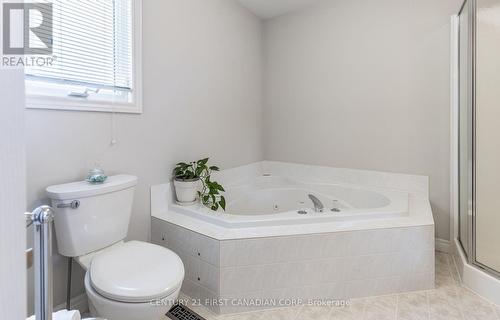 18 - 20 Windemere Place, St. Thomas, ON - Indoor Photo Showing Bathroom