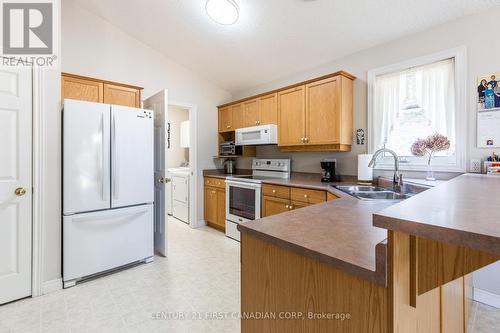 18 - 20 Windemere Place, St. Thomas, ON - Indoor Photo Showing Kitchen With Double Sink